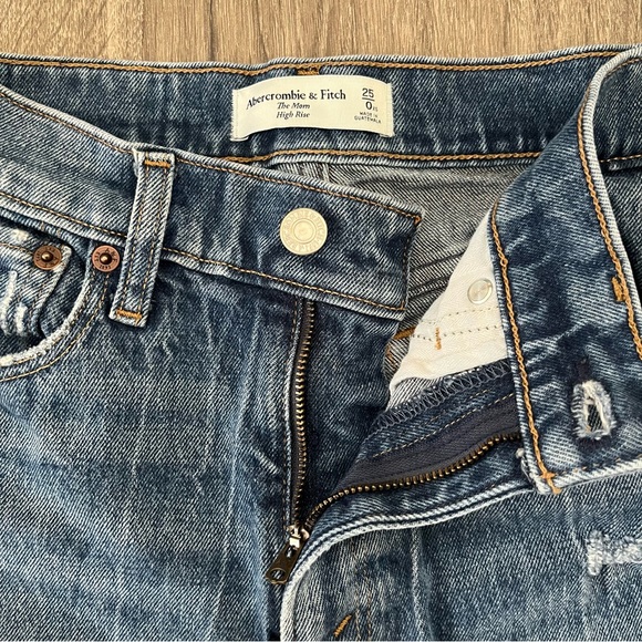 Abercrombie and Fitch The Mom High Rise Jeans - Picture 6 of 11